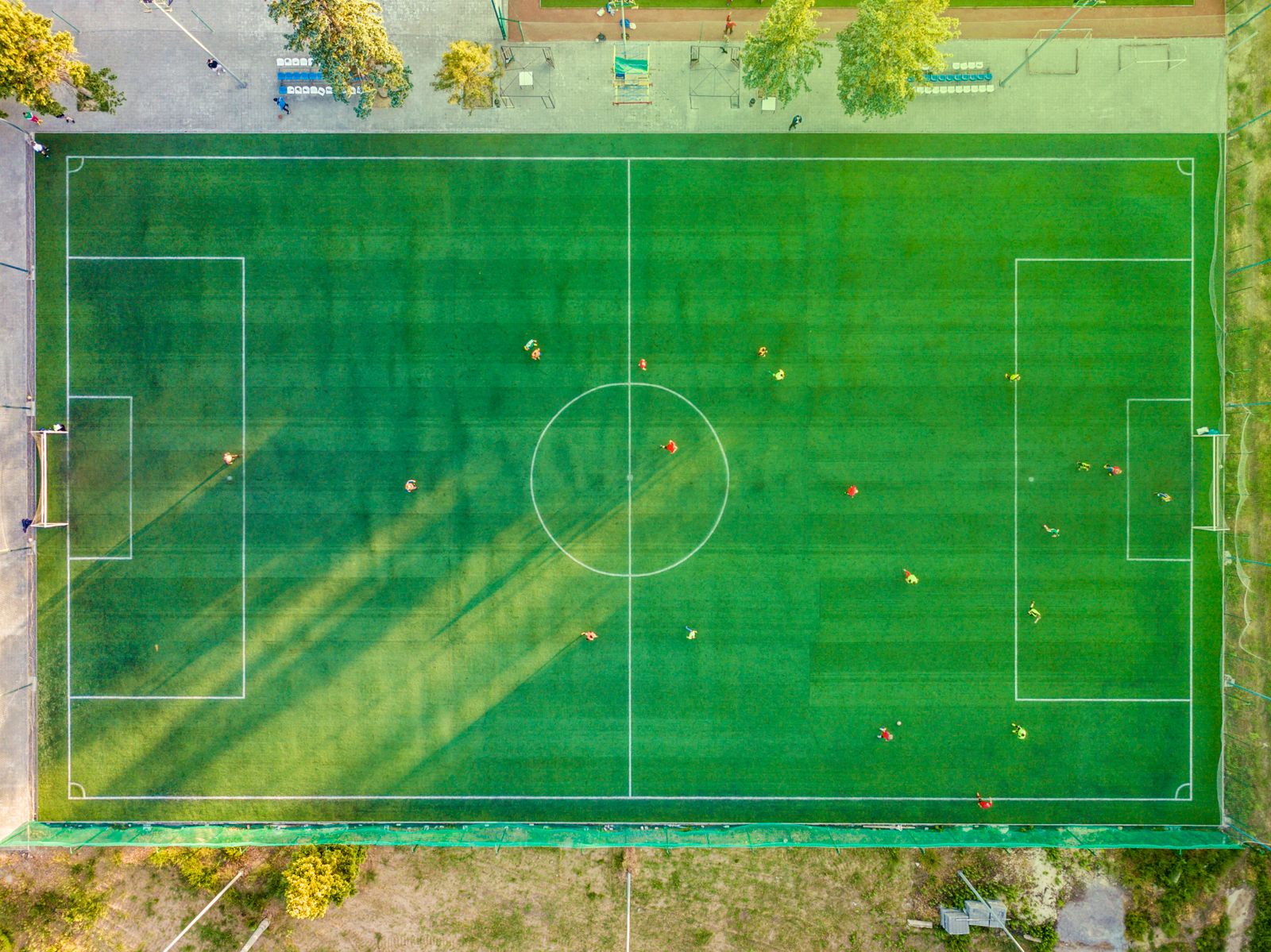 Campo da calcio visto dall'alto durante un allenamento